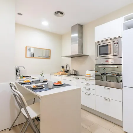 My Space - Spacious And Modern Near The Hospital Clinic アパート