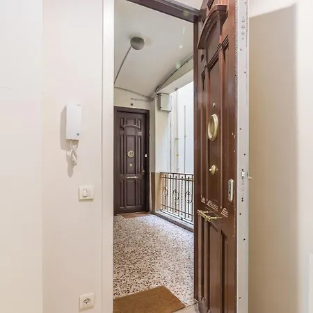 My Space - Spacious And Modern Near The Hospital Clinic * バルセロナ