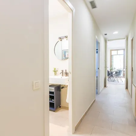 アパート My Space - Spacious And Modern Near The Hospital Clinic バルセロナ